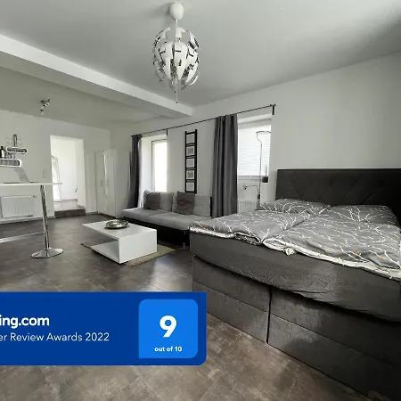 Apartmán W1 - Kontaktloser 24h Check In, W-lan, Netflix, Parkplatz, Kueche, Boxspring-bett